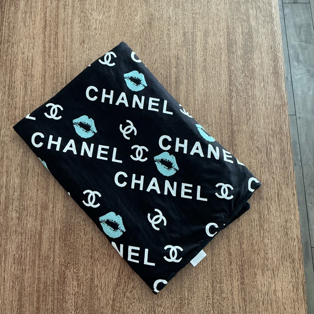NIB bamboo CHANEL printed baby blanket with minky dot back